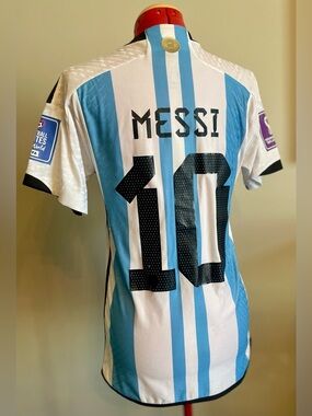 Adidas - Team Argentina 2022 soccer jersey #10 Messi - Size Small